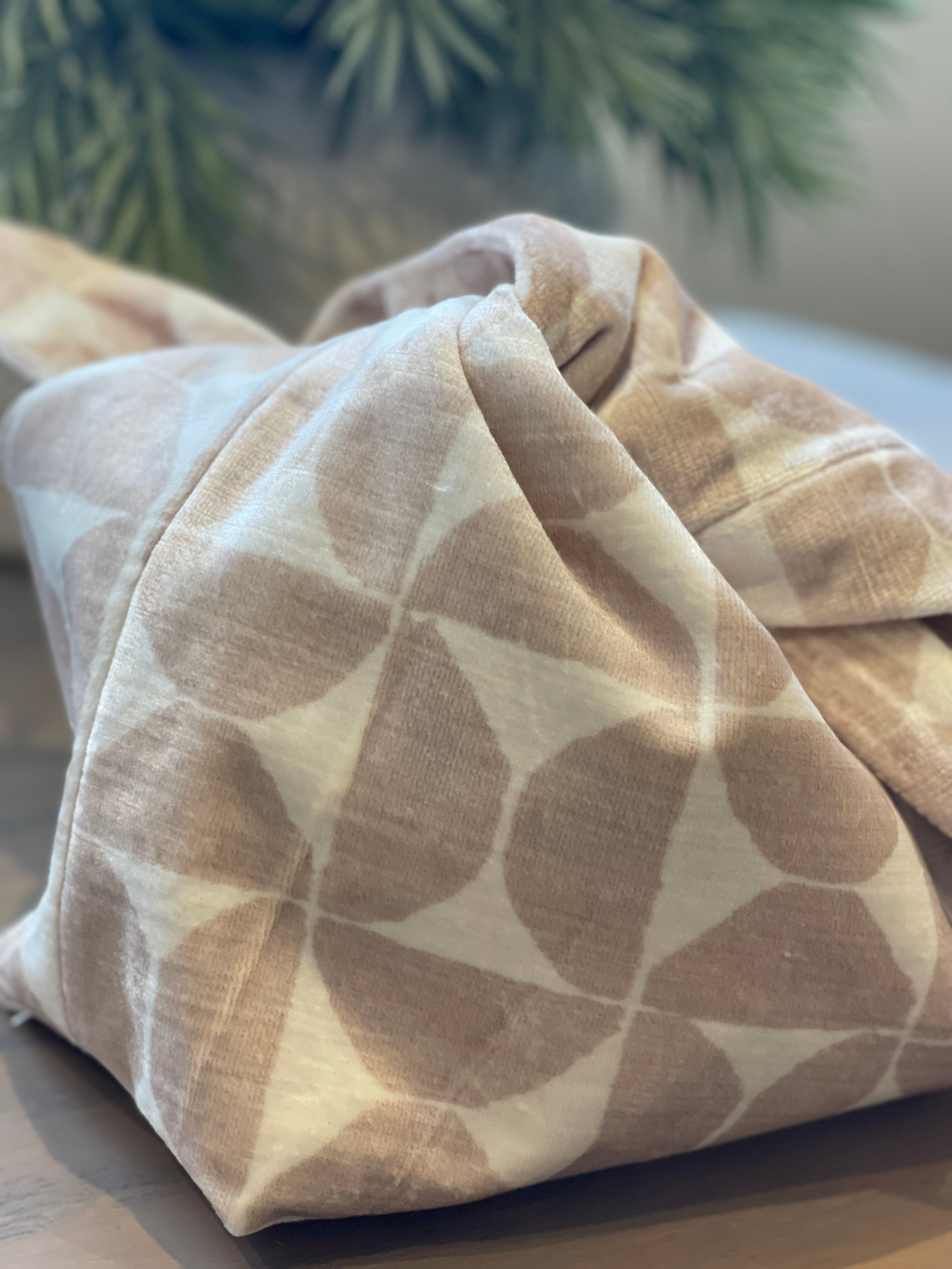 The Lover Velvet Kiss Clutch Bag