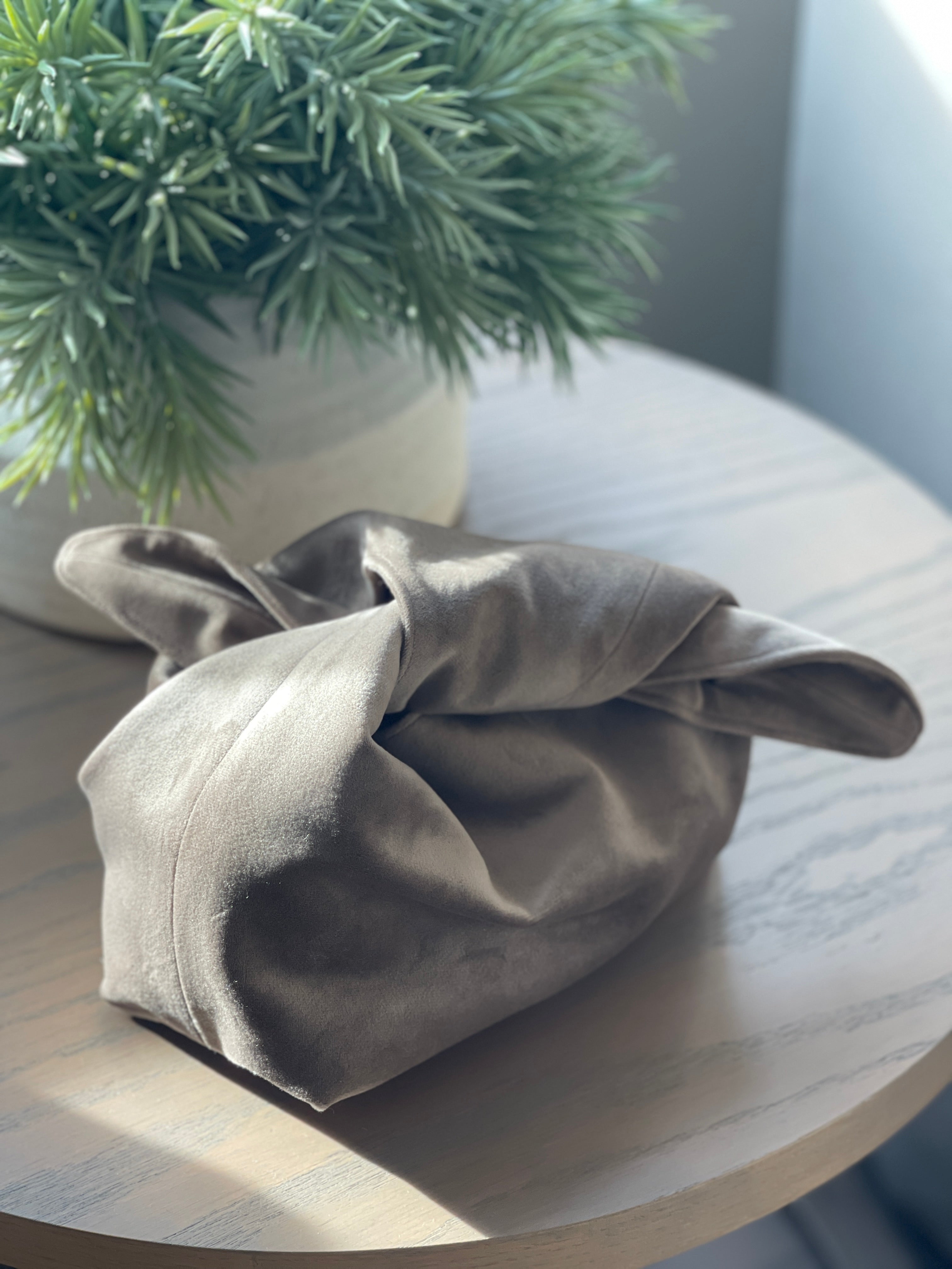 The Mink Velvet Kiss Clutch Bag (Pre Order)