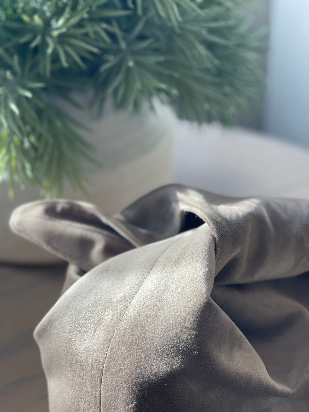 The Mink Velvet Kiss Clutch Bag (Pre Order)