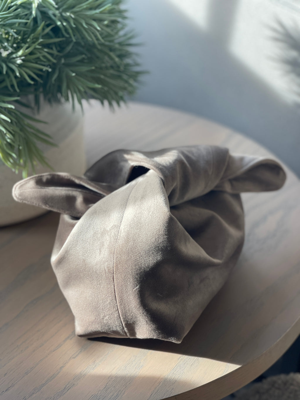 The Mink Velvet Kiss Clutch Bag (Pre Order)