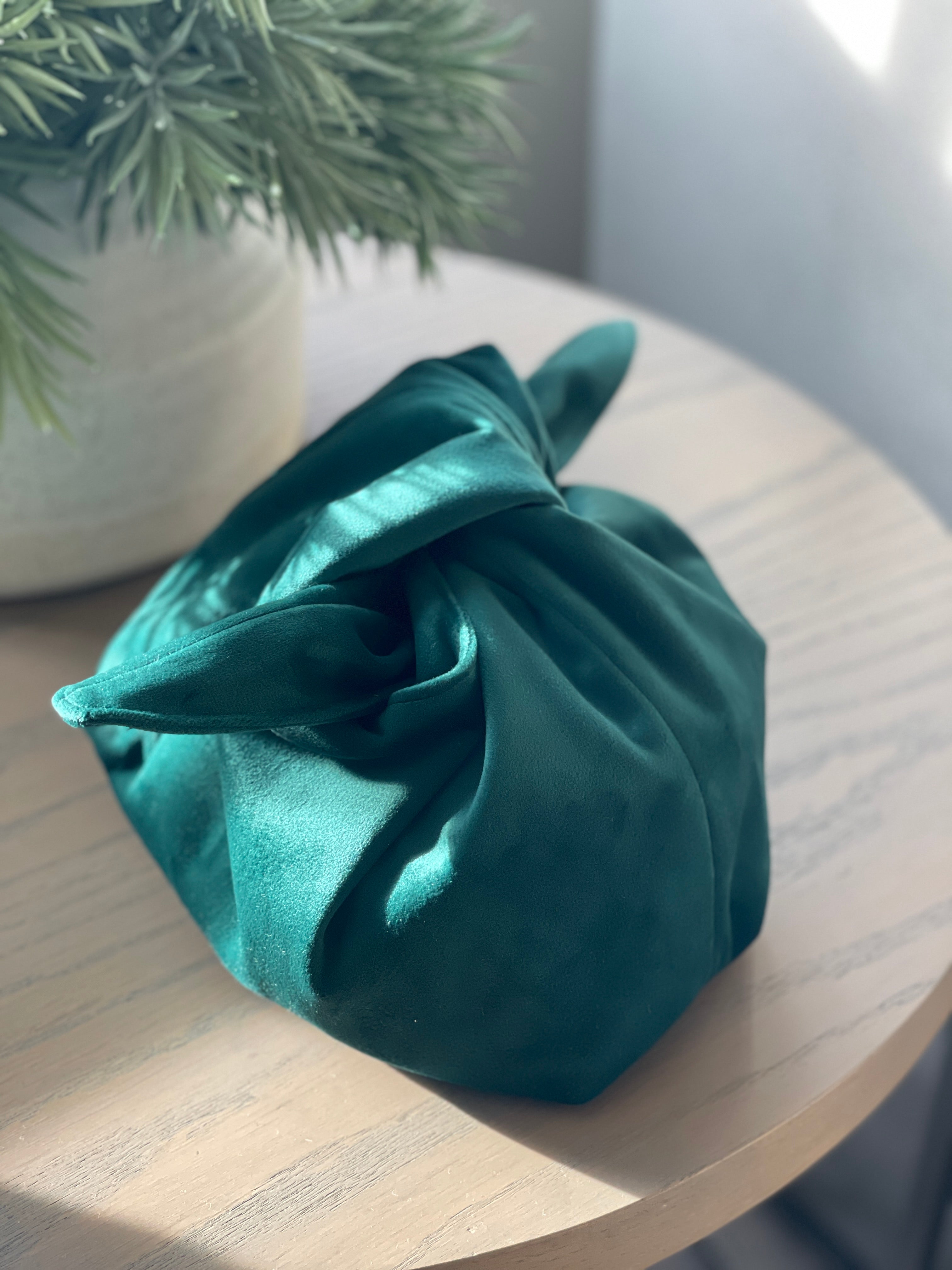 The Velvet Kiss Clutch Bag in Emerald Green