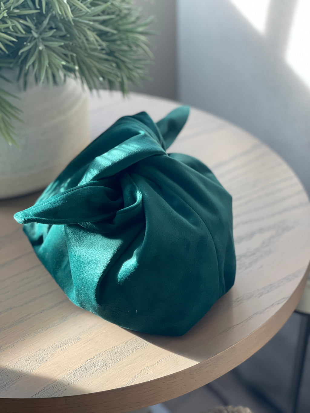 The Velvet Kiss Clutch Bag in Emerald Green