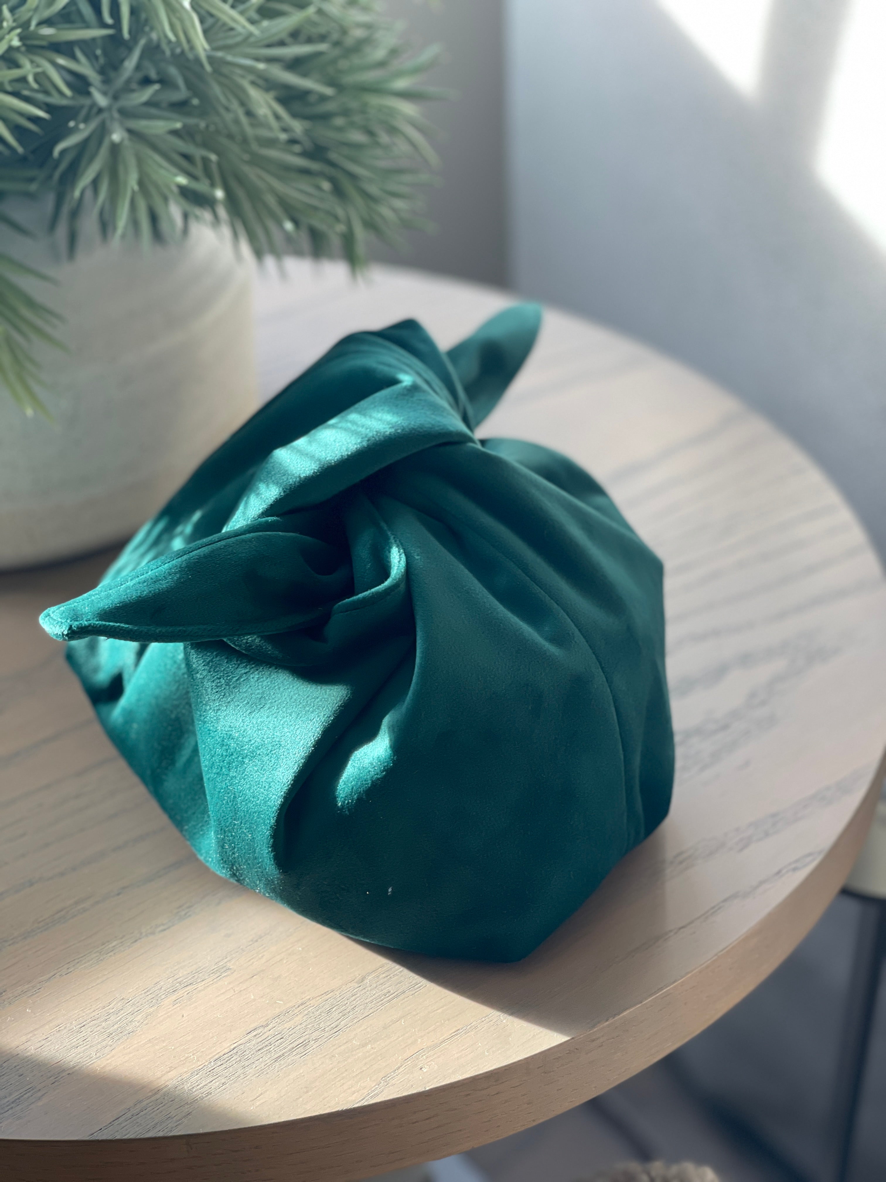 The Velvet Kiss Clutch Bag in Emerald Green